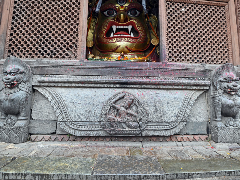 भूकम्पको क्षतिबाट उठ्न नपाउँदै कोभिडले थलिएको हनुमान ढोका दरबार